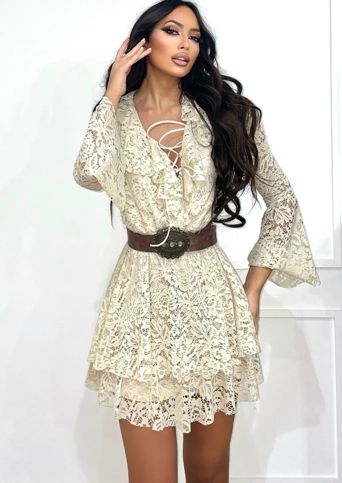 Outlet Abito in pizzo a balze beige Abiti