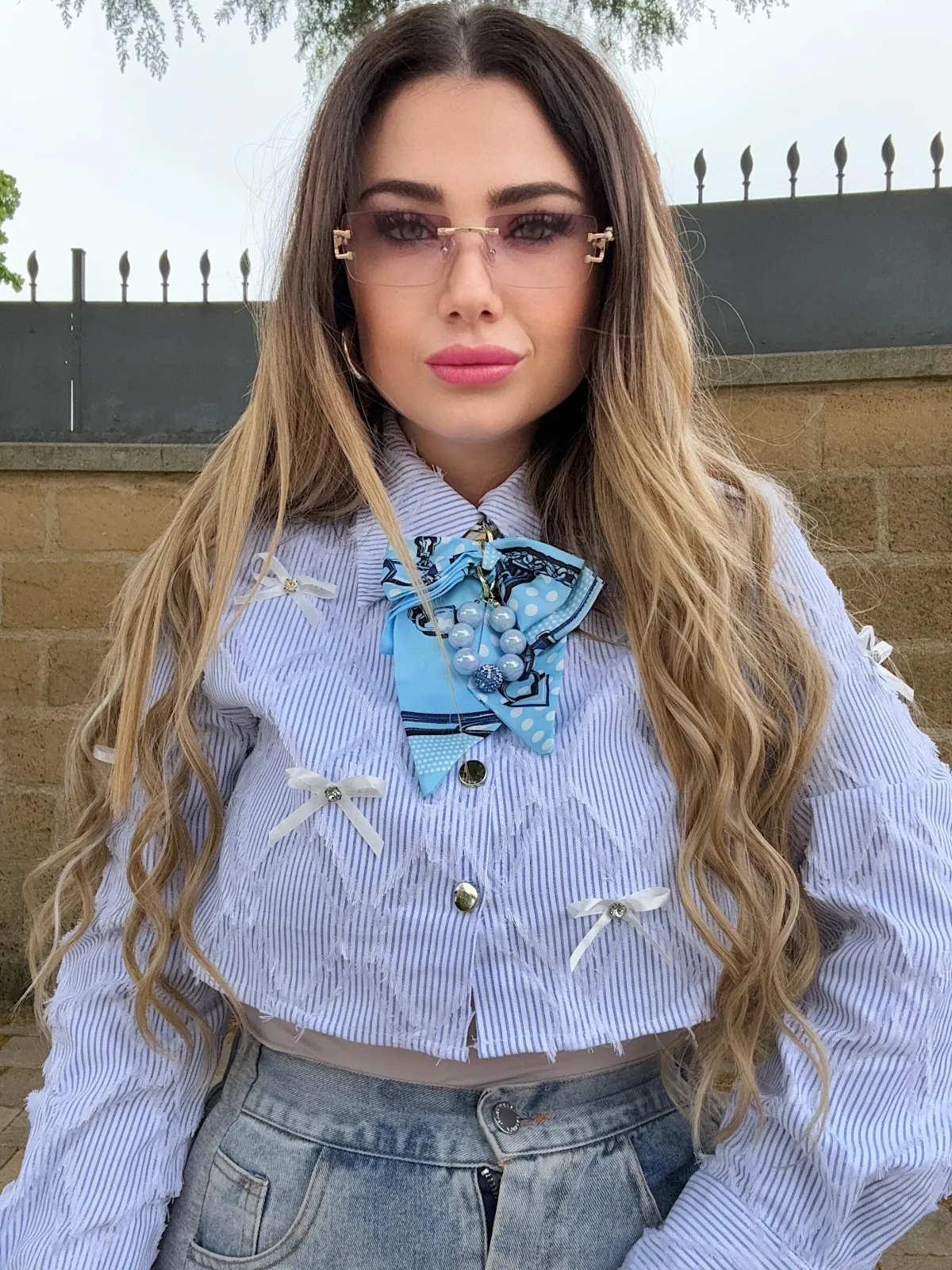 Sale Camicia crop con fiocchi Bluse & Top