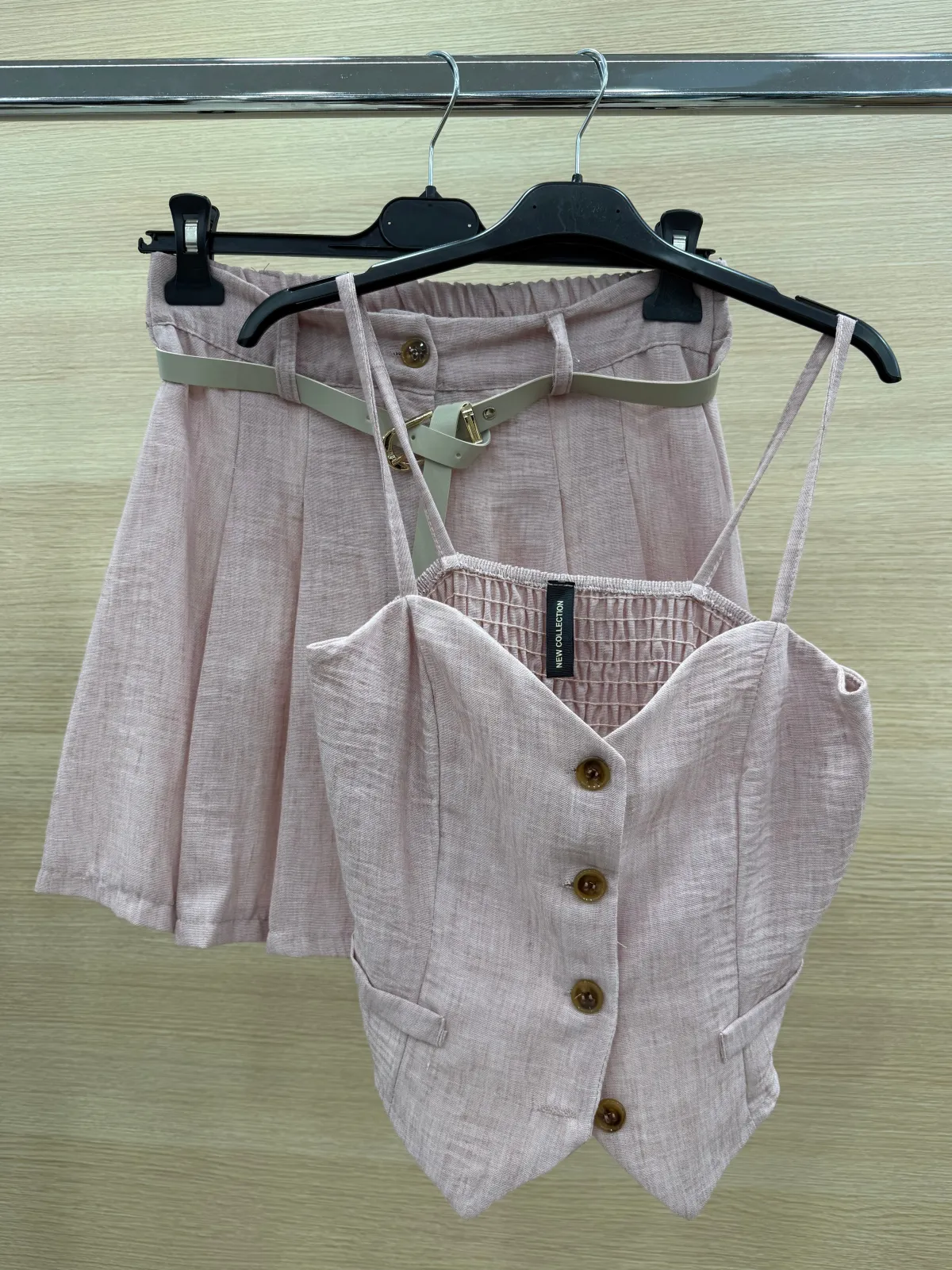 Best Completo top e short con cintura cipria Completi & Tute