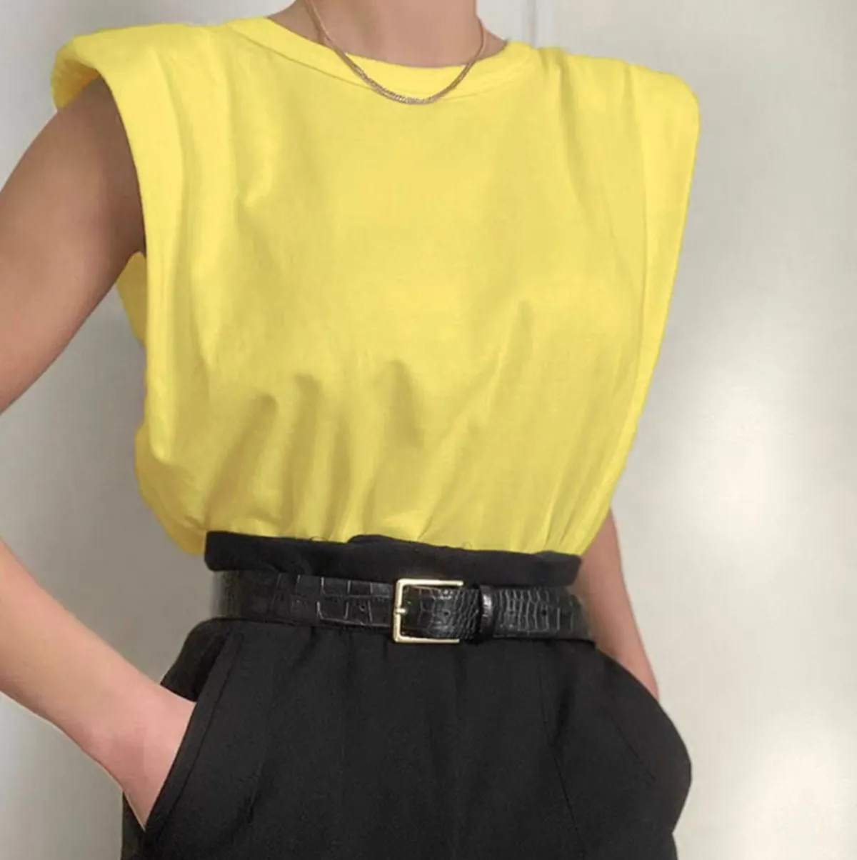 New Maglia smanicata con elastico Bluse & Top