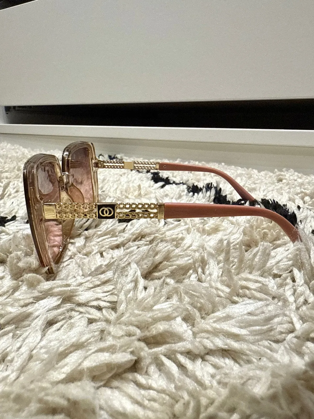 Online Occhiale rosa stecche oro con catenine Occhiali