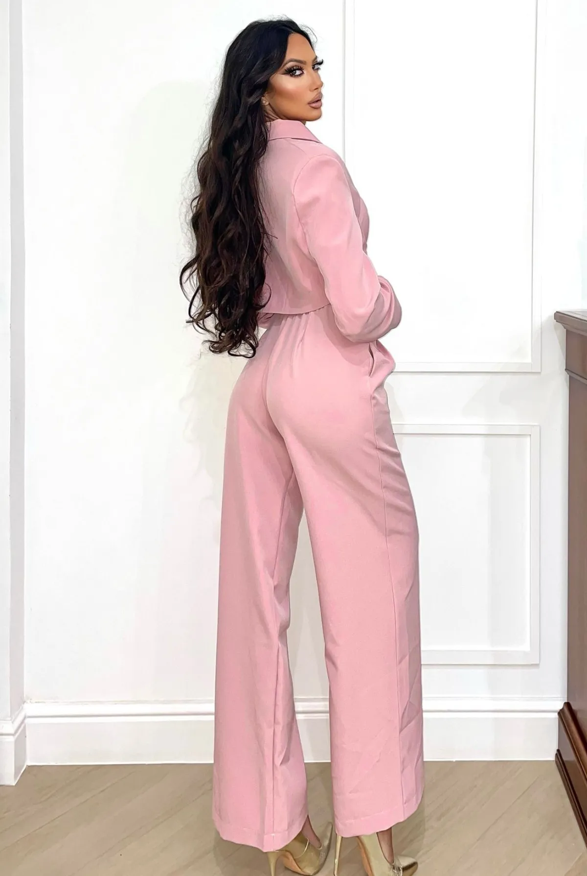 Outlet Tailleur giacca e pantalone rosa con dettaglio nero in pizzo Completi & Tute