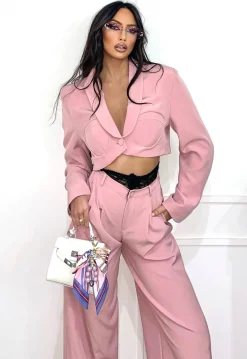 Outlet Tailleur giacca e pantalone rosa con dettaglio nero in pizzo Completi & Tute