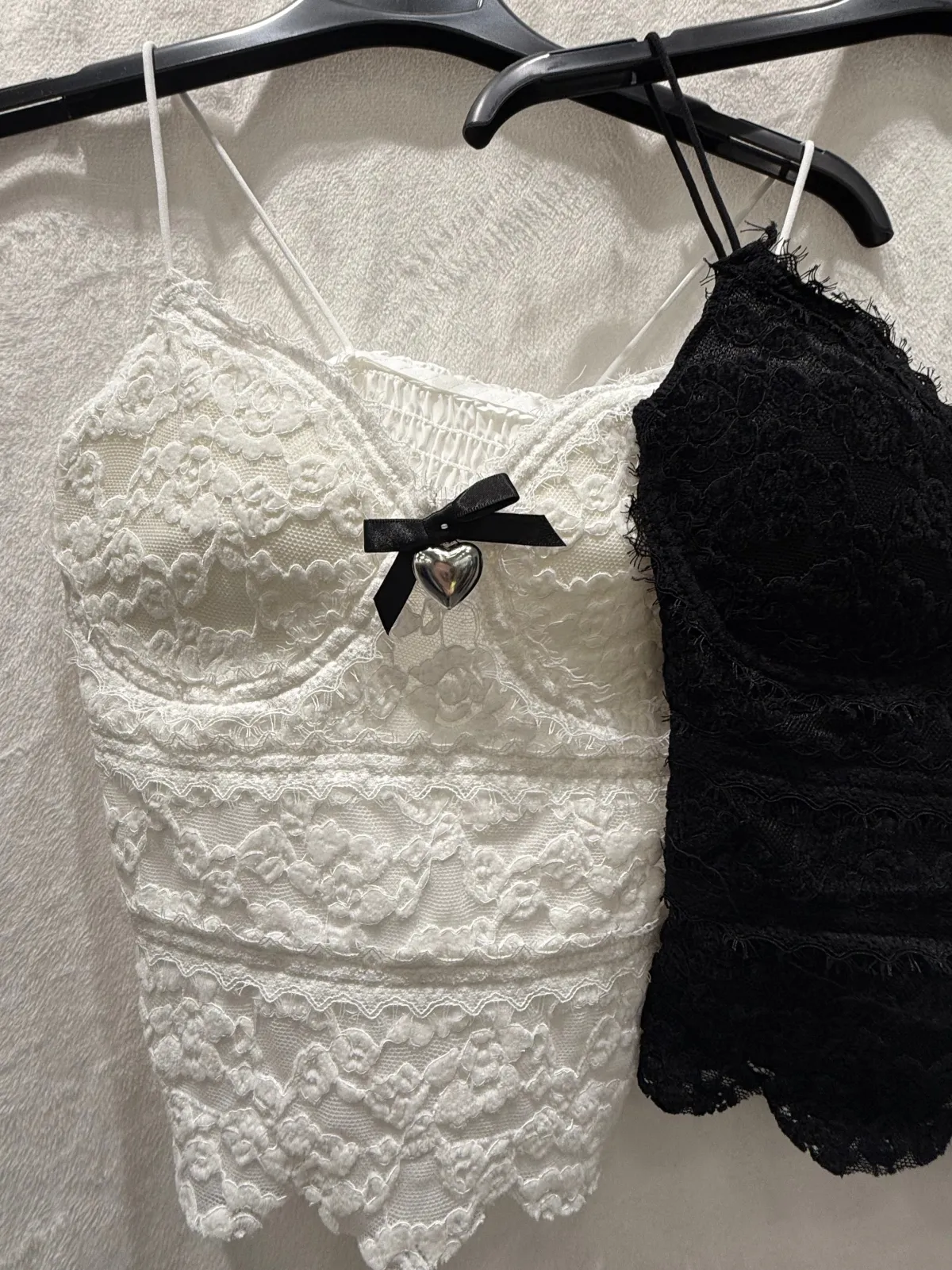 Outlet Top in pizzo con fiocco Bluse & Top