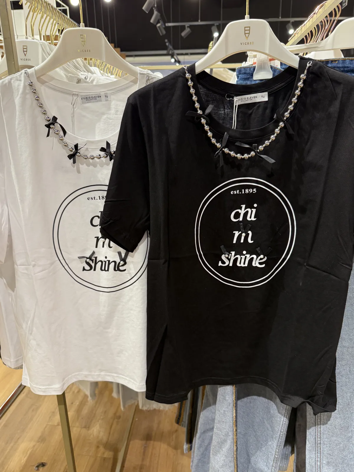 Discount T-shirt con collana Bluse & Top